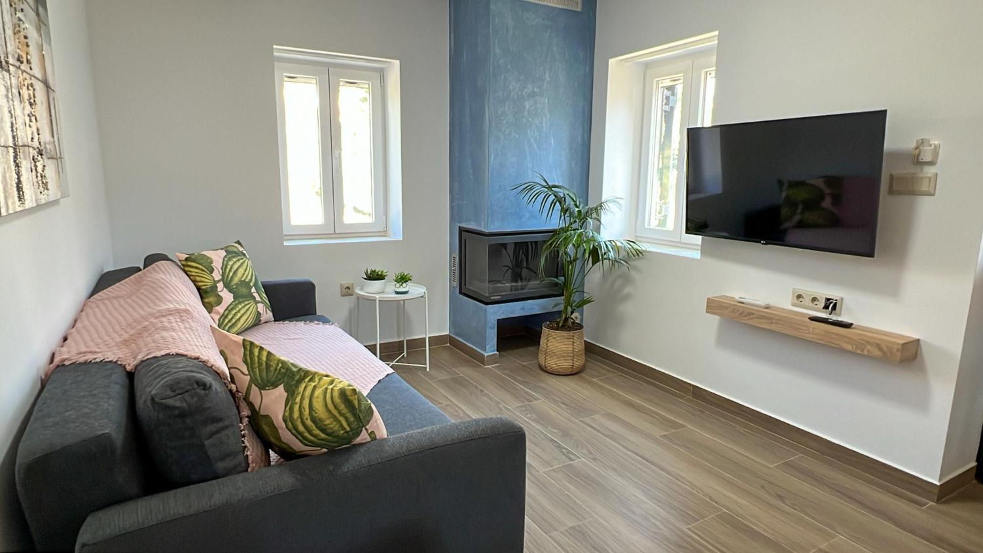 Apartment Nafsika Stone *